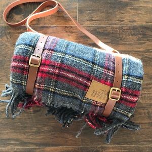 Pendleton Roll up blanket w Leather carrier